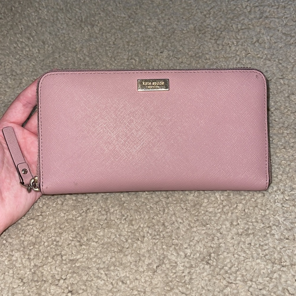 ♠️ Kate Spade Laurel Way-  Large Travel Wallet
